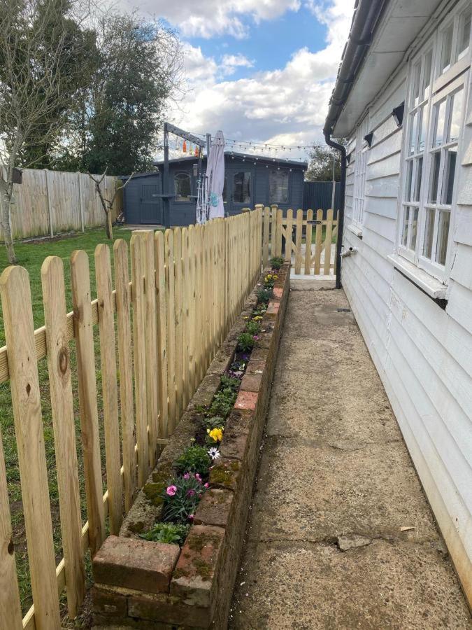 The Potting Shed. Small But Perfectly Formed Canterbury Esterno foto